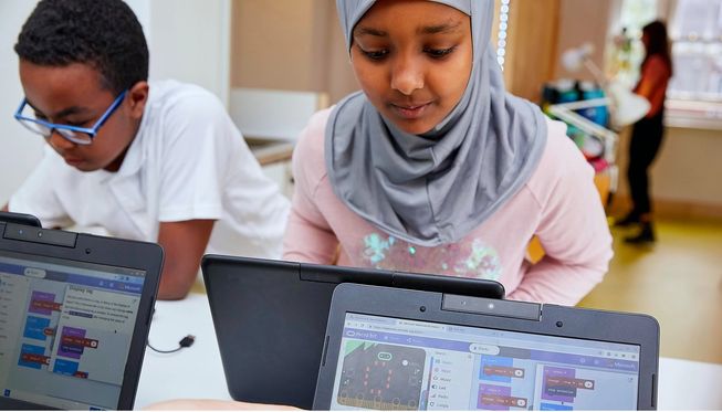 students using the Microsoft MakeCode editor with micro:bit